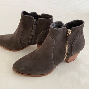 Dark gray size 6 boots from Violet & Red